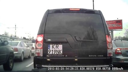 Вот как надо пропускать скорую помощь