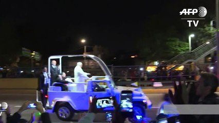 Faithful line the highway for glimpse of pope