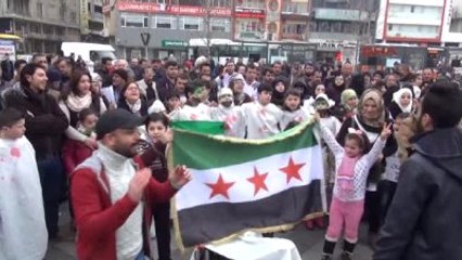 Gaziantep?teki Suriyeliler, Rus Bombardımanını Protesto Etti