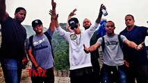 Justin Bieber Crosses The Great Wall … On His Bodyguards Shoulders