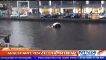 Dramático rescate: mujer y su bebé quedan atrapados en un vehículo en un canal de Ámsterdam