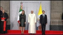 El papa Francisco llega al Palacio Nacional para su encuentro con Peña Nieto