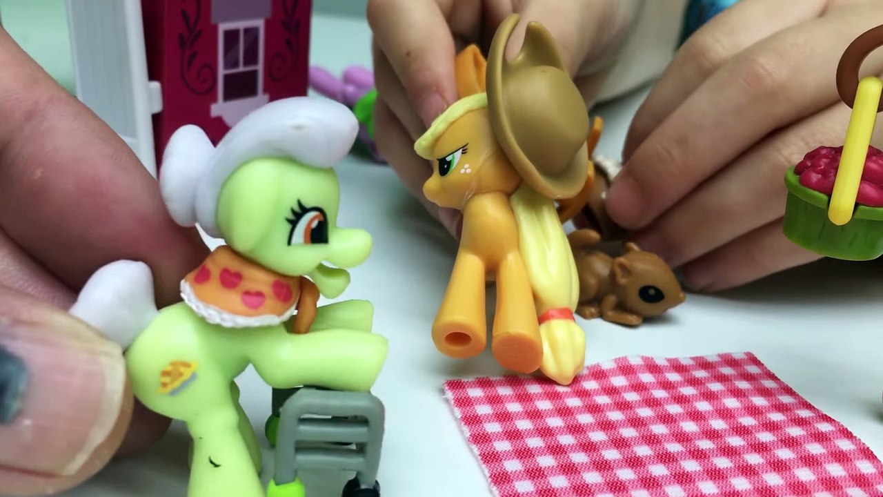 FUN MY LITTLE PONY BIG SURPRISE TOYS EGG Sweet Apple Acres Barn & Apple Jack MLP Toy Surprise Videos