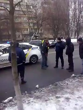 ДТП в Киеве пьяный на Geely опрокинулся на крышу, зацепил Daewoo