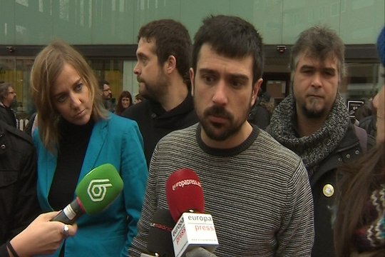 Espinar cree que Aguirre saca balones fuera de su partido