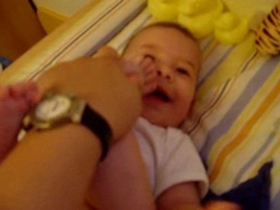 Jaya a rir por causa dos pês;o)