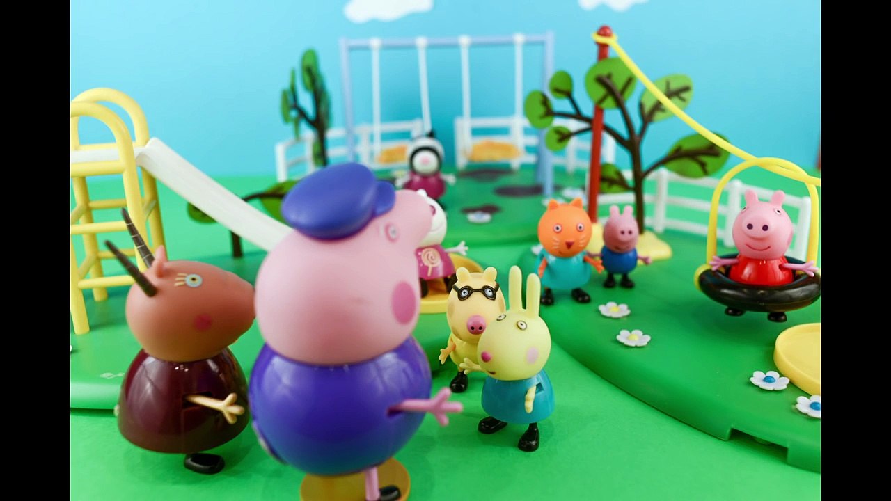 Свинка Пеппа Дедушка Свин на детской площадке