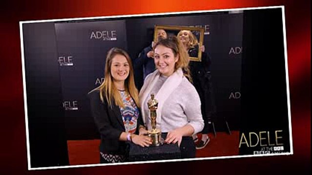 Adele Loves Photobombing Her Fans! - Adele Live in London
