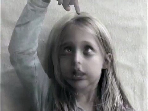 Un père filme sa fille de sa naissance à ses 14 ans ! La vidéo est simplement magnifique !