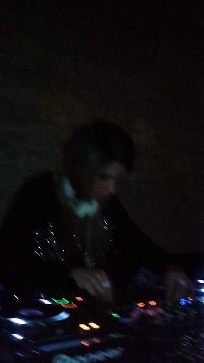 Crash Course in Science played by Maya Cox at the Jeux d'Hiver