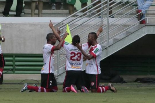 Palmeiras sai na frente, mas sofre a virada e perde para o Linense na volta ao Allianz Parque