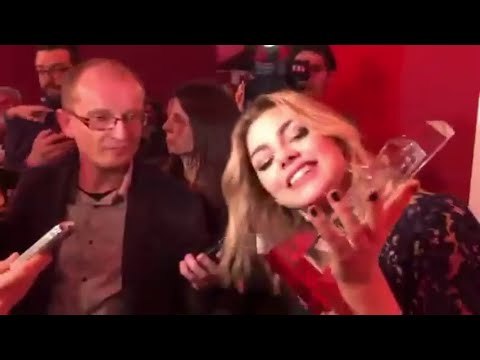 Louane n'arrive pas à gérer - Les victoires de la musique 2016
