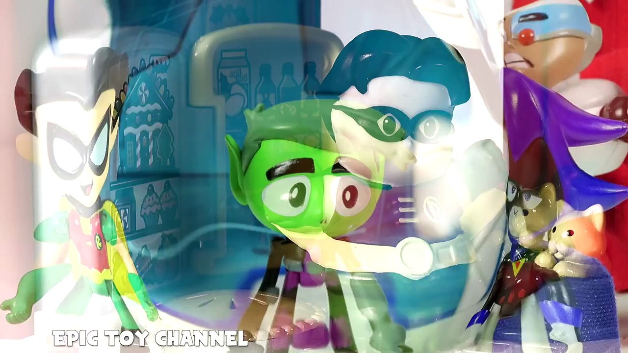 TEEN TITANS GO! Elf On The Shelf with Surprise Toys, Santa a Teen Titans Go Toy Video Paro