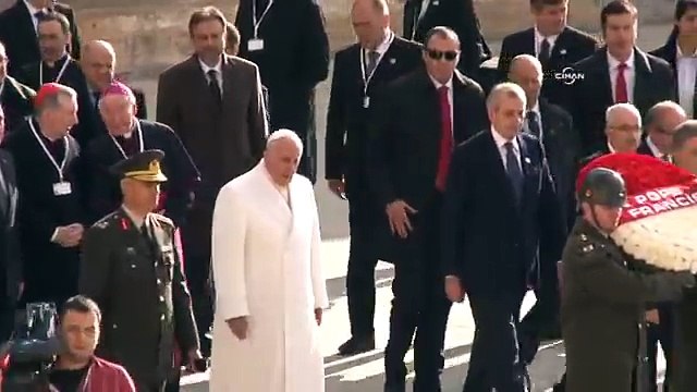 Papa’nın Ankara'daki ilk durağı Anıtkabir oldu - Pope Francis visits Anıtkabir