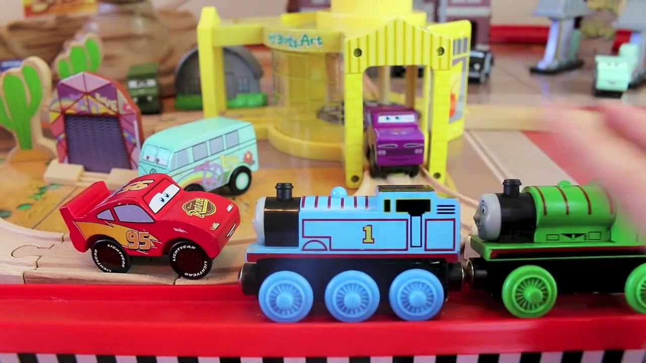 DisneyCarToys Thomas The Tank Engine Goes to Disney Cars Radiator Springs Lightning McQueen, Mater