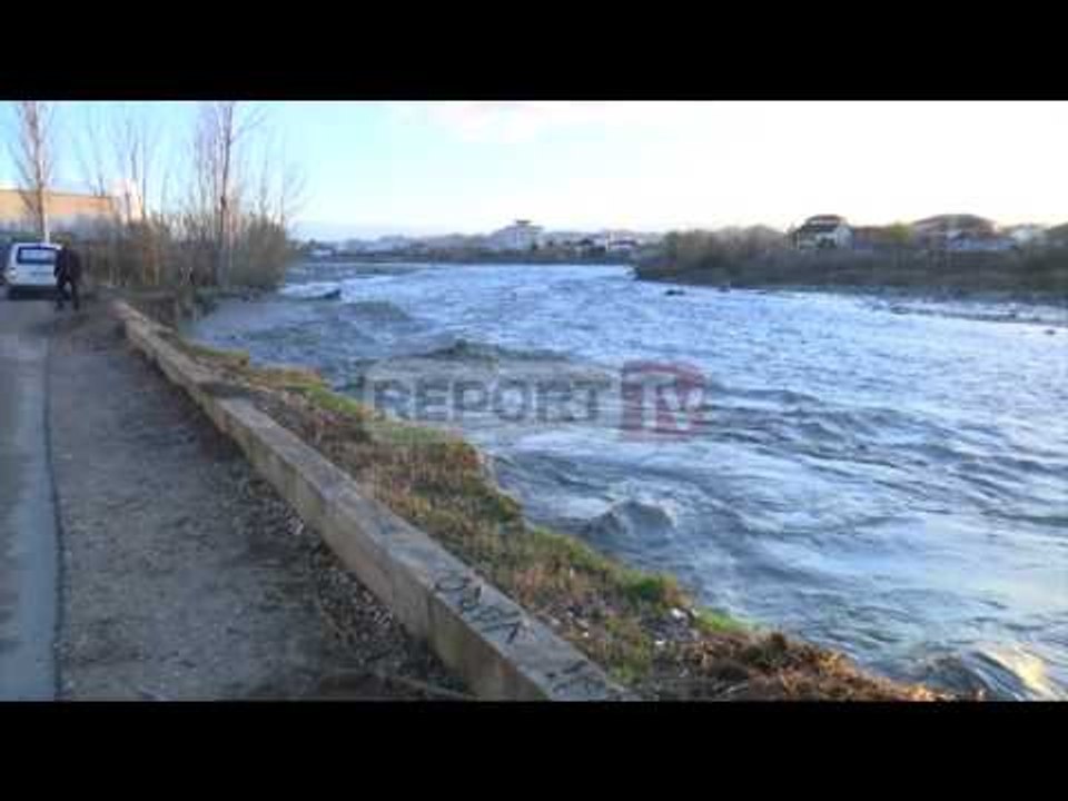 Report TV - U rrëmbye nga lumi kur po priste plepin, gjendet i pajetë 35-vjeçari