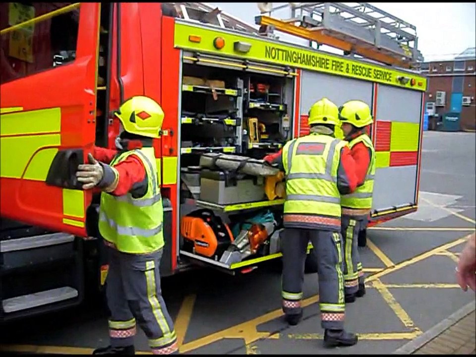 Fire and rescue car crash demonstration, FAT4L, Sutton