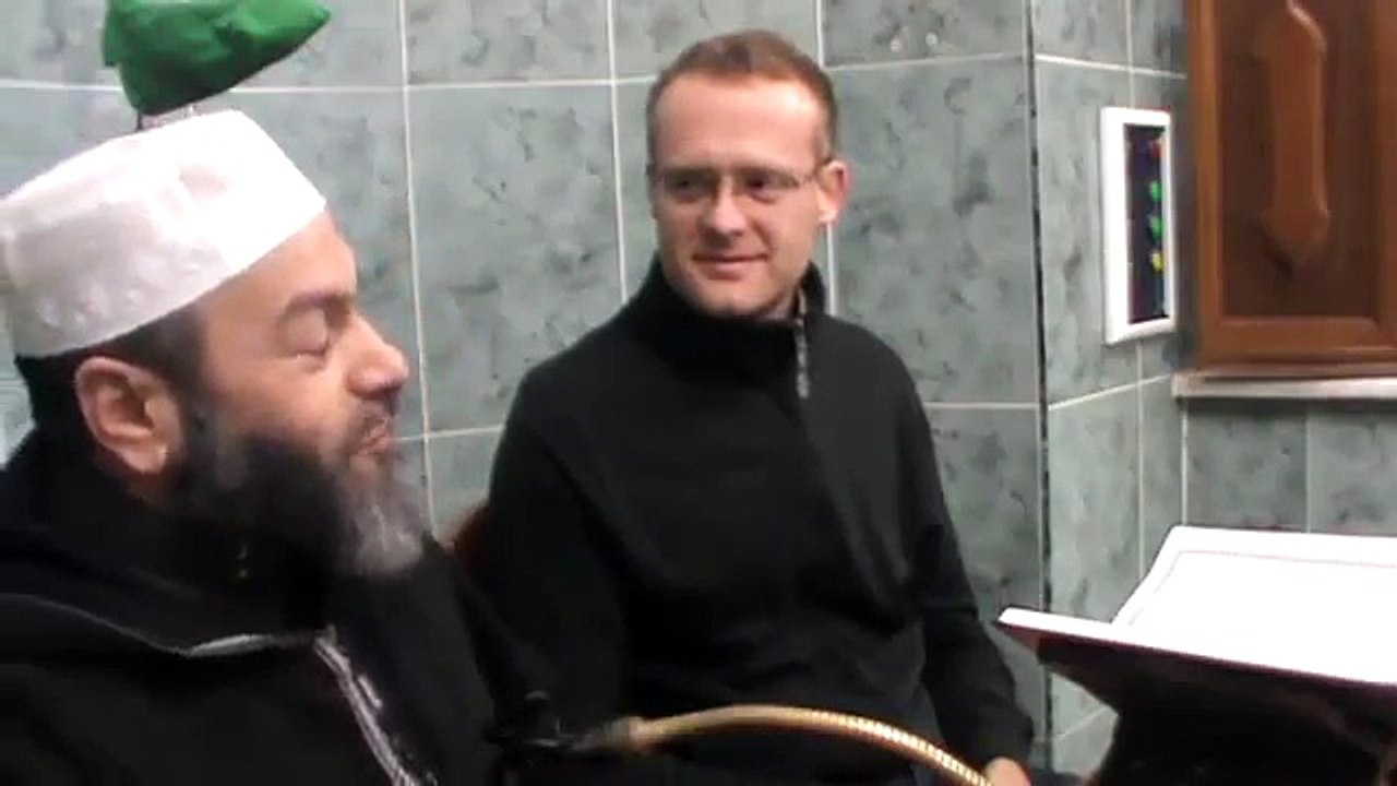 جماعة الدعوة والتبليغ في بلجيكا .......   رجل يعتنق اﻹسلام علم اﻹسلام قبل ان  يسلم