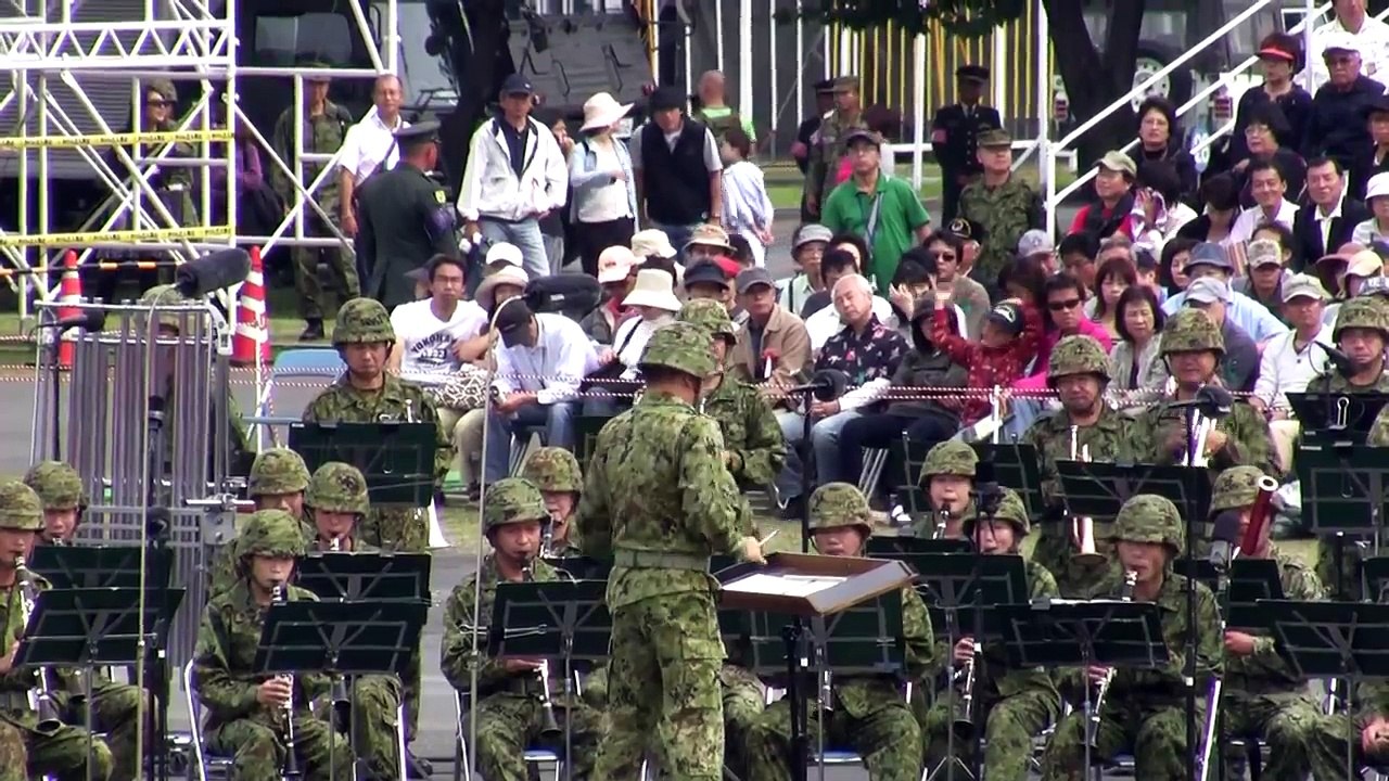 Tchaikovsky 1812 The Best Overture with 105m Cannons