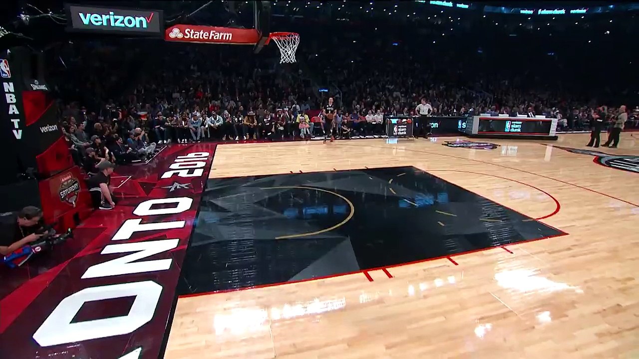 Amazing Dunk from Zach LaVine on Dunk Contest
