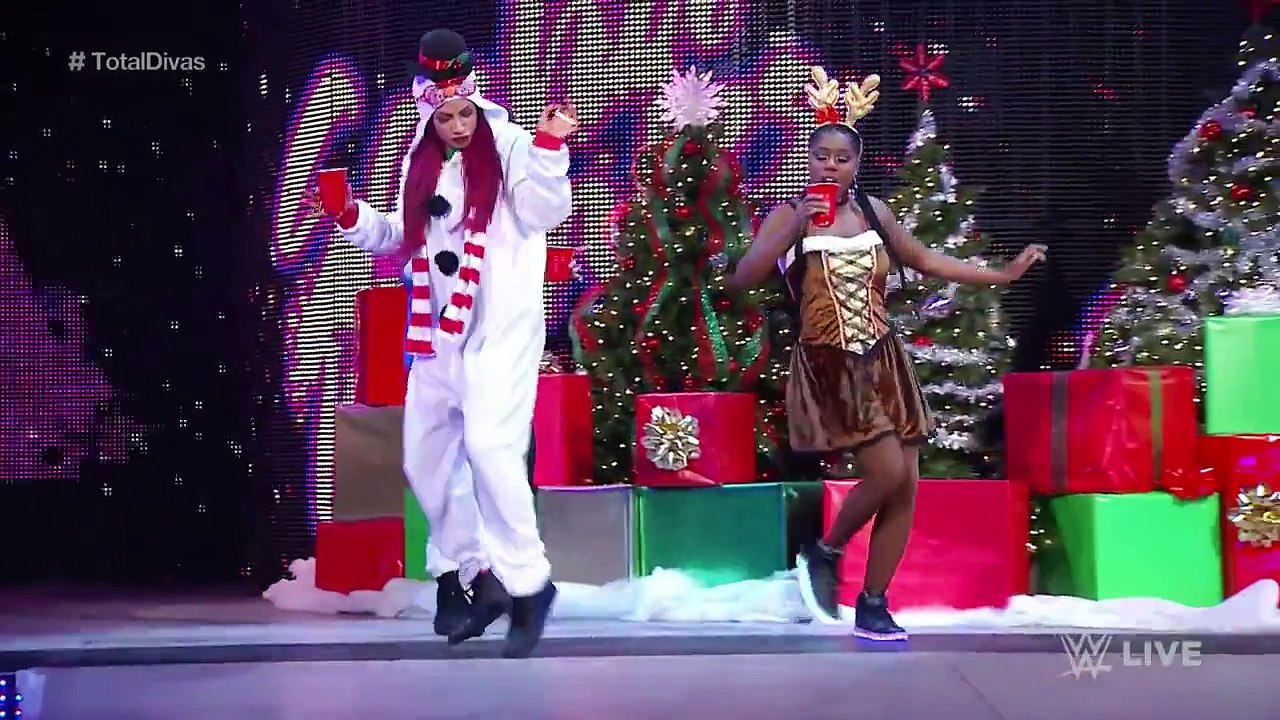 Charlotte vs. Brie Bella: SuperSmackDown, December 22, 2015