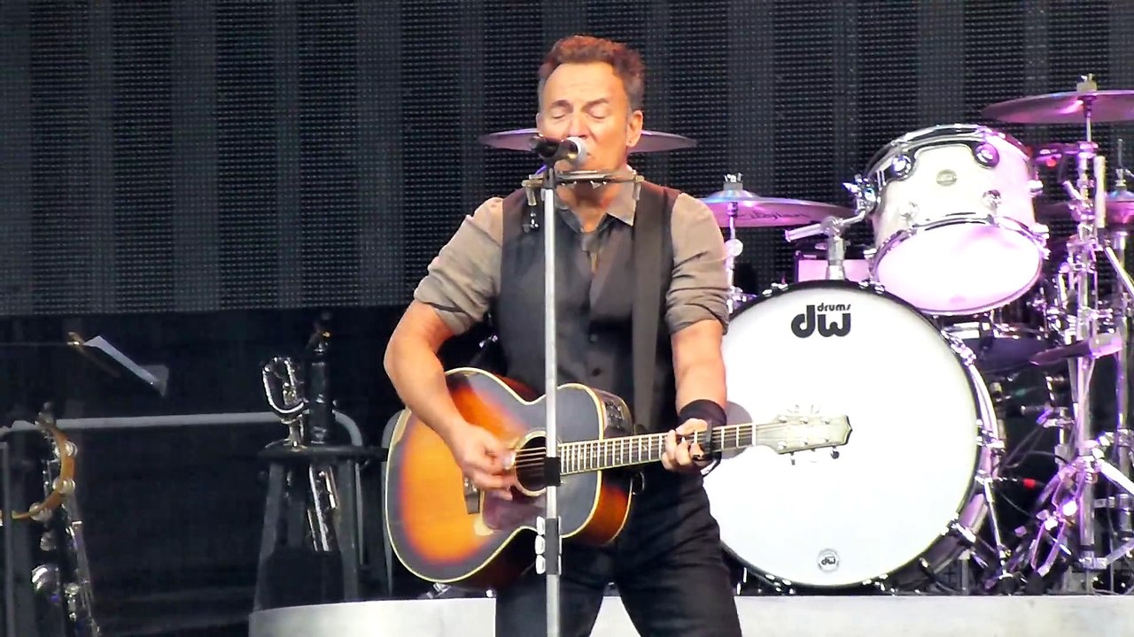 Bruce Springsteen 2013-05-26 Munich - Who'll Stop The Rain (solo acoustic)