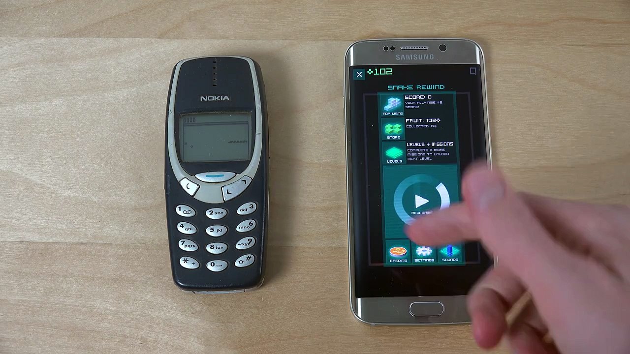 Nokia 3310 Original Snake vs. Samsung Galaxy S6 Edge Snake Rewind Gameplay - Which Is Better?