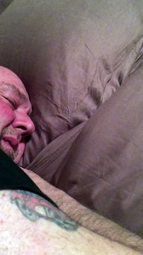 Ce gars devient fou à cause de l'anesthésie du dentiste... Trop drôle