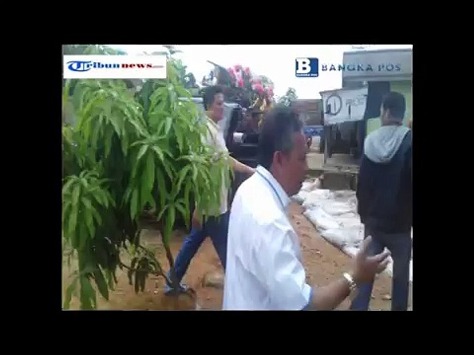Tergerus Banjir, Lantai dan Pondasi Rumah Nenek 13 Cucu Ini Ambrol