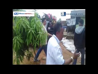 Tergerus Banjir, Lantai dan Pondasi Rumah Nenek 13 Cucu Ini Ambrol