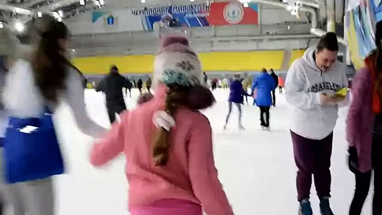 Катание на коньках в ледовом дворце под музыку - How To Ice Skate