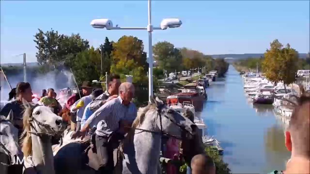 BELLEGARDE-Abrivado longue Barjac- ou sont les taureaux ? et Mad Max ! Oct.2015(Bellegarde 2015 abrivado barjac or are bulls? and Mad Max! )
