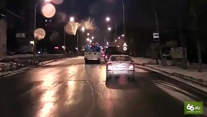 Уличные гонки в Екатеринбурге. Троллейбус против автобуса