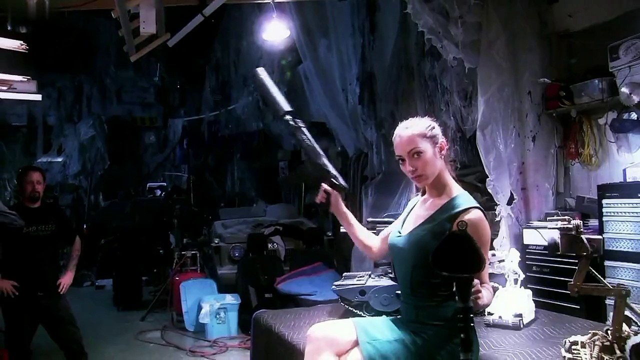 This little hottie will do anything for a Pizza and a Beer