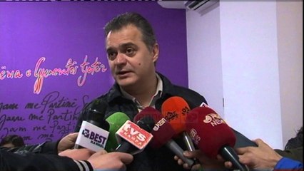 Përplasje mes Ballës e Blushit në Elbasan - Top Channel Albania - News - Lajme