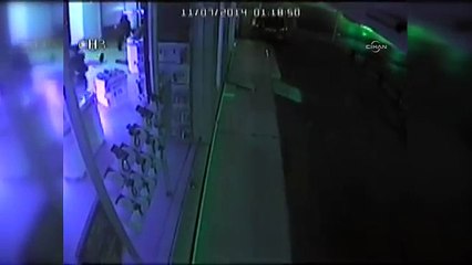 Alarma aldırmadan telefon çaldılar