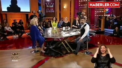 Okan Bayülgen'den Melis Kar'a Dekolte Uyarısı Geldi!