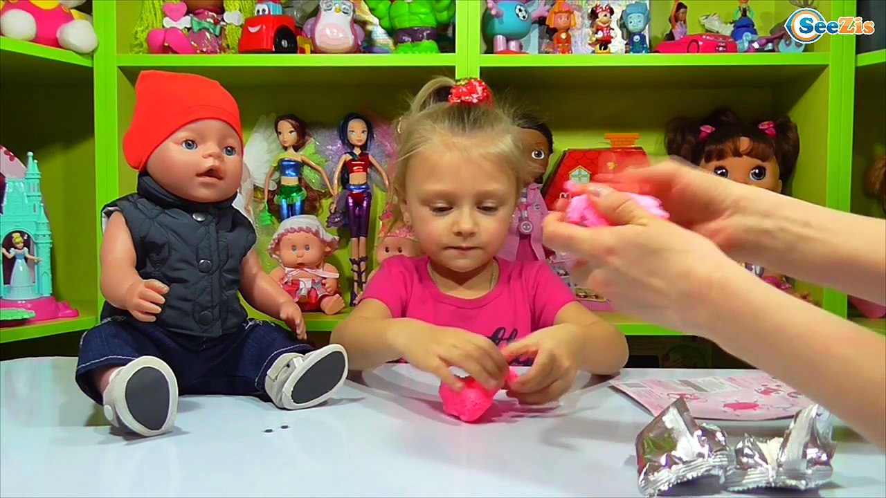 ✔ Кукла Беби Борн и Ярослава открывают жвачку д...