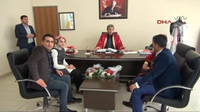 Şanlıurfa?da 49 Çift Sevgililer Günü'nde Nikah Masasına Oturdu