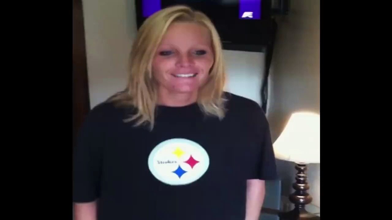 Dog Won't Go Through Open Door Vidéo Dailymotion