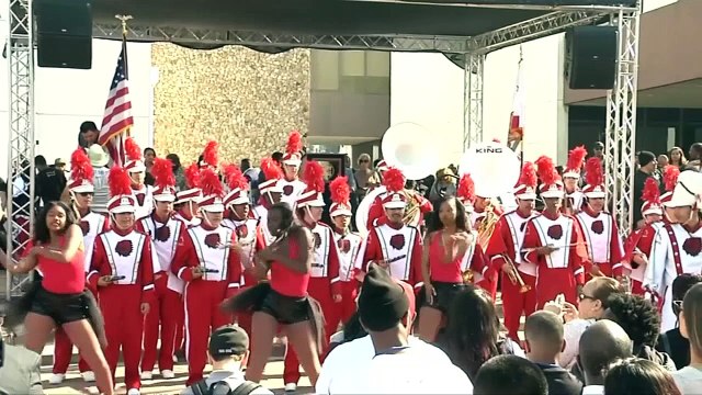 Kendrick Lamar accepts key to Compton