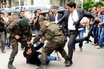 Mahkeme, Soma'da Tekmelenen Madenciye Para Cezasını Ödemesini İstedi