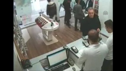 Hırsızlık Anı Güvenlik Kamerasında