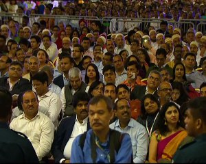 MODi Giving GYAAN to Those WHo Criticise His Foreign Trips Without Understanding their Importance