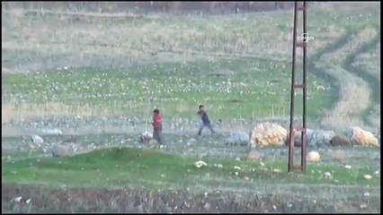 Cizre’de askerler de çocuklara taşla karşılık verdi