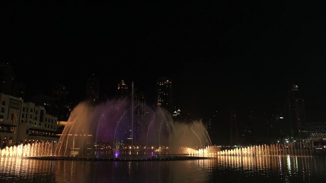 Музыкальный фонтан в Дубае (качество – 4К)