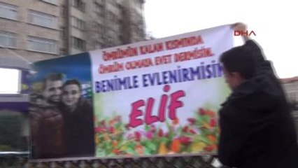 Eskişehir Porsuk Çayı Köprüsü'nde Pankartlı Evlilik Teklifi