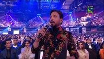 See How Irfan Khan Started to Insult Shahrukh Khan During Filmfare Awards Show
