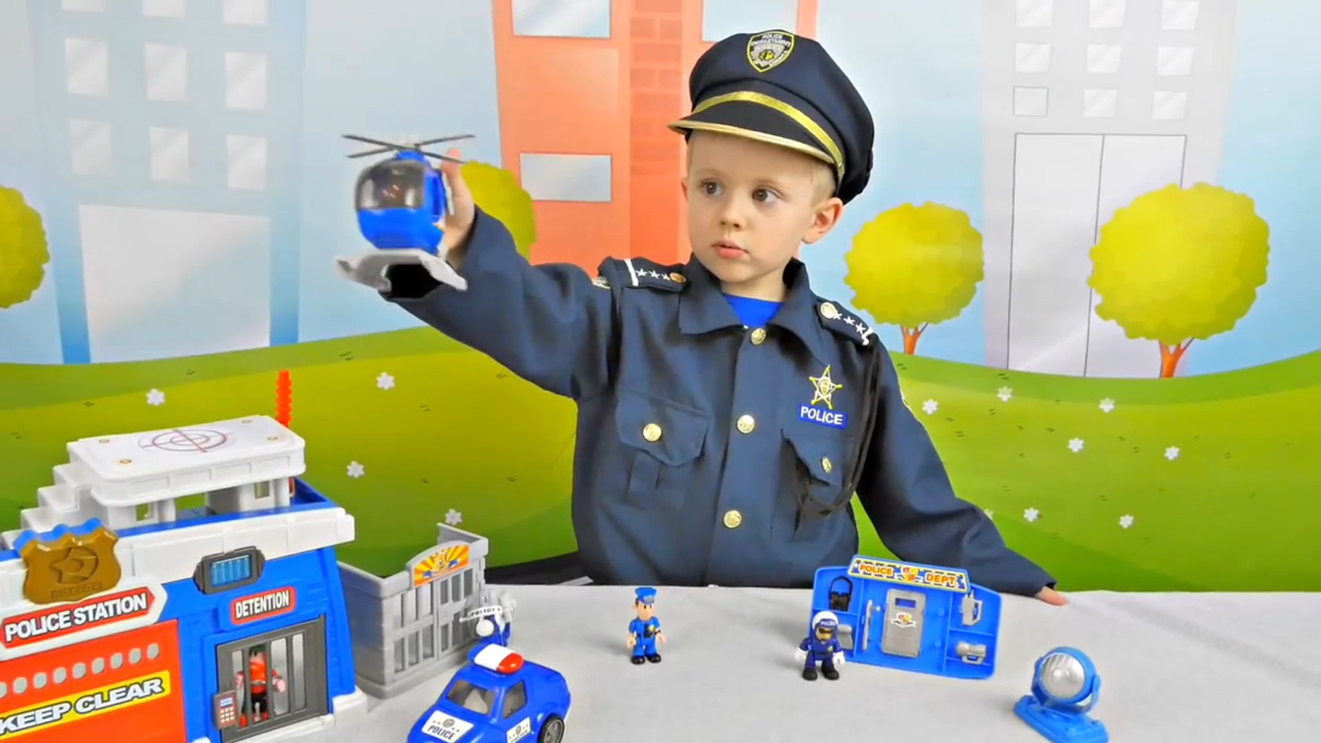 Полиция садика. Полицейский для детей. Игра полицейский для дошкольников. Дети играют в полицейских. Мальчик играет в полицейского.