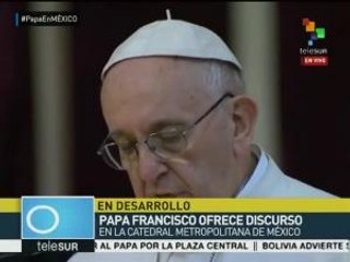 Papa llama a obispos a no dejarse seducir por el materialismo trivial